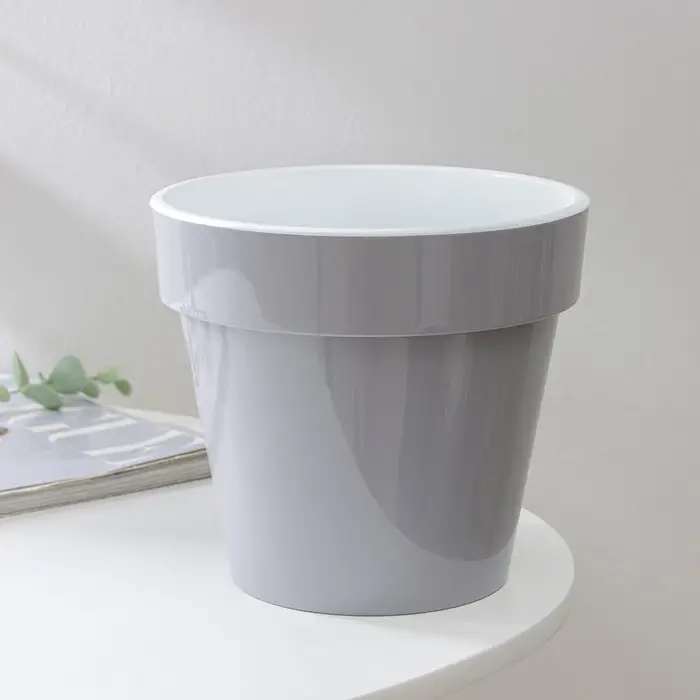 Кашпо для цветов со вставкой «Порто», 2,4 л, цвет серый Кашпо для цветов со вставкой «Порто», 2,4 л, цвет серый