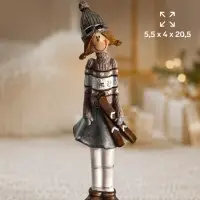 Фигурка &laquo;Девчонка с лыжами&raquo;, 5.5&times;4&times;20.5 см