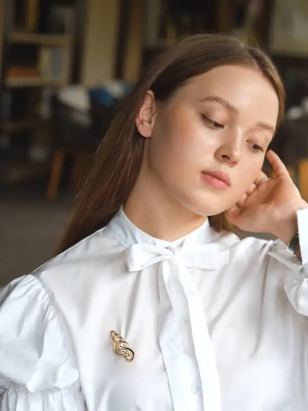 Брошь &laquo;Нота. Скрипичный ключ&raquo;, белая в золоте