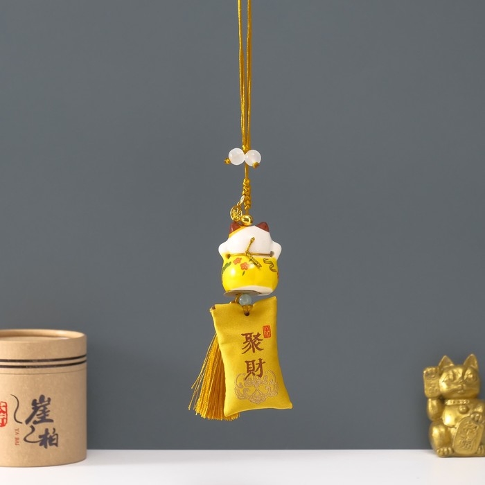 Подвеска керамика "Манэки-нэко с мешком удачи" жёлтый 3,8х4х25 см
