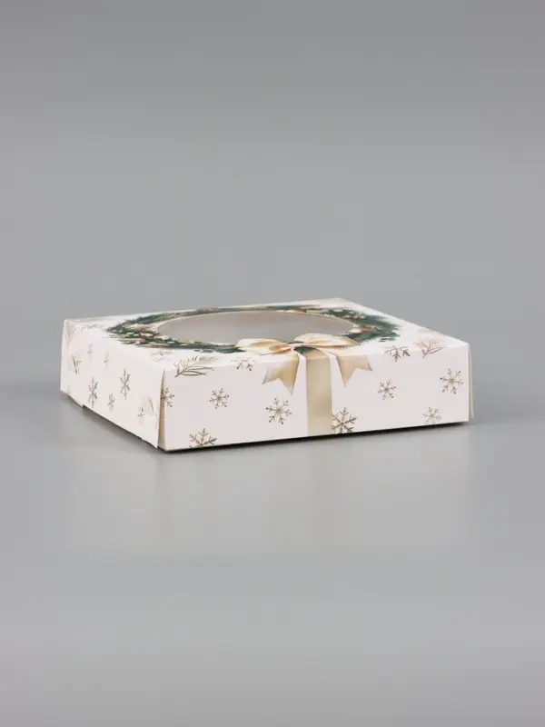 Коробка для 9 конфет &laquo;Венок на белом&raquo;, 14.7&times;14.7&times;3.5 см