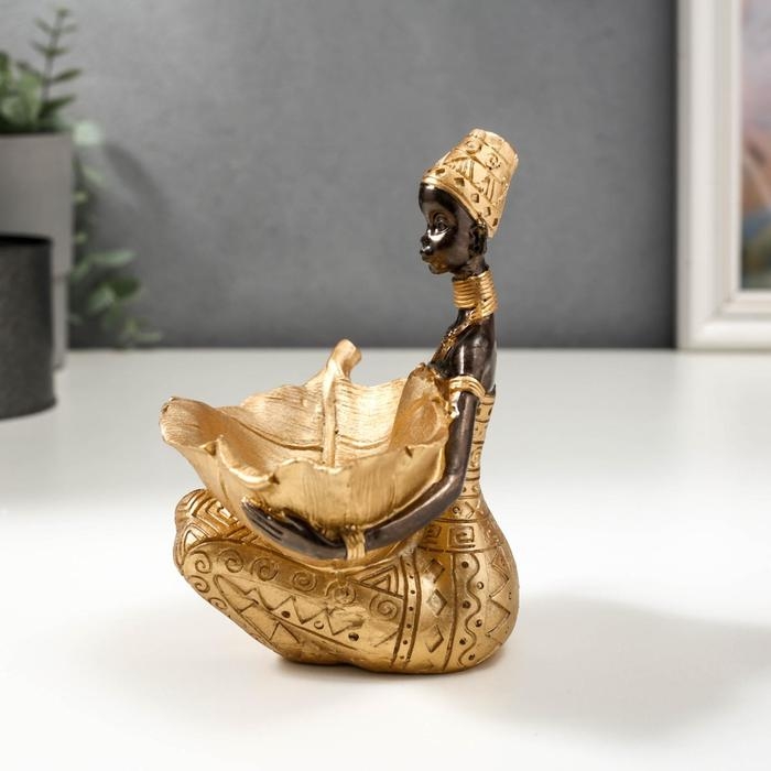 Сувенир полистоун подставка  Сувенир полистоун подставка "Африканка с золотым листом" 14х14,8х9,5 см