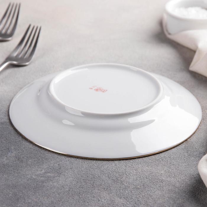 Тарелка фарфоровая «Бомонд», d=17,5 см, цвет белый с золотой отводкой Тарелка фарфоровая «Бомонд», d=17,5 см, цвет белый с золотой отводкой