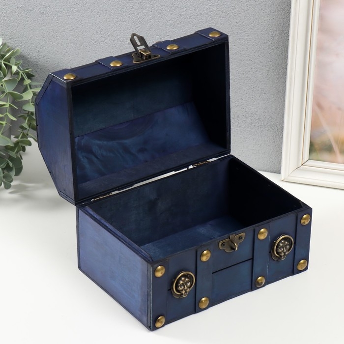 Шкатулка сундучок дерево  Шкатулка сундучок дерево "Лев. С заклёпками" ярко-синяя 16х15,5х22 см