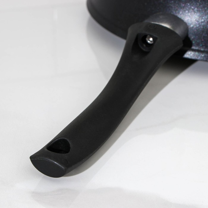 Сковорода &laquo;Традиция&raquo;, d=24 см, пластиковая ручка, антипригарное покрытие, цвет чёрный