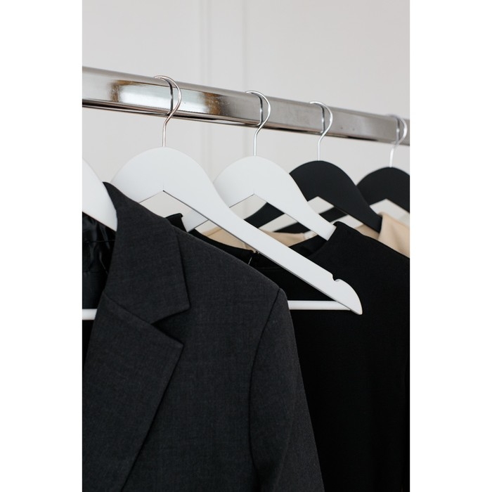 Плечики - вешалки для одежды LaDо́m Soft-Touch, 44,5×23 см, 3 шт, деревянные, с перекладиной, широкие плечики, цвет белый Плечики - вешалки для одежды LaDо́m Soft-Touch, 44,5×23 см, 3 шт, деревянные, с перекладиной, широкие плечики, цвет белый