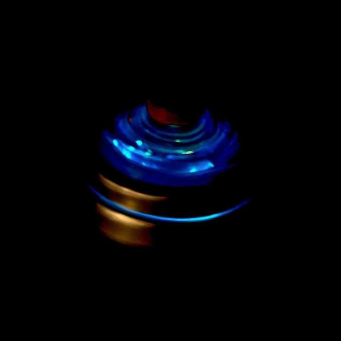 Волчок с мечом ULTRA SPIN «Гладиатор», цвет синий Волчок с мечом ULTRA SPIN «Гладиатор», цвет синий