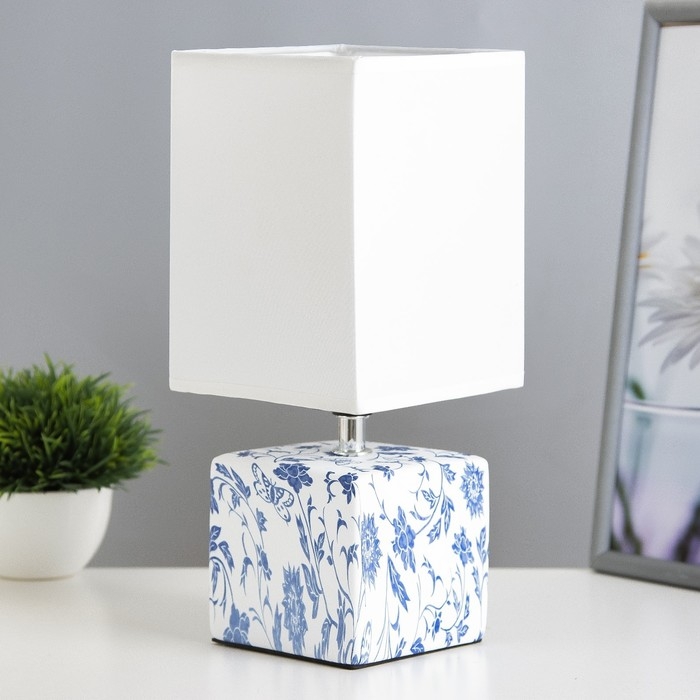 Настольная лампа Настольная лампа "Сафари" Е27 40Вт бело-фиолетовый 12,5х12,5х29 см RISALUX