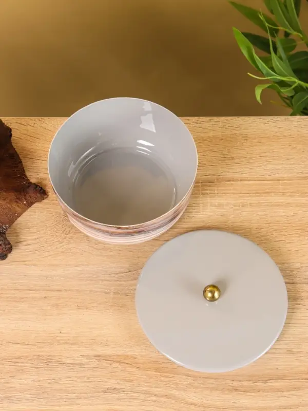 Конфетница с крышкой Конфетница с крышкой "Халва" 14х14х9 см