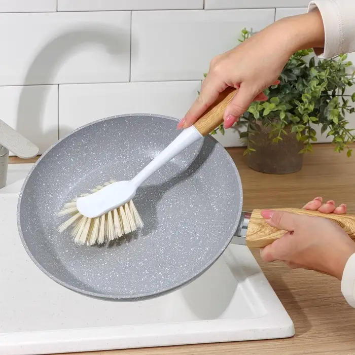 Щётка для посуды Доляна Meli, 8×6,5×29 см, бамбуковая ручка, цвет бежевый Щётка для посуды Доляна Meli, 8×6,5×29 см, бамбуковая ручка, цвет бежевый