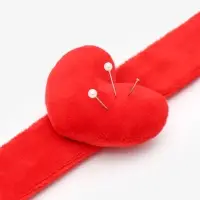 Игольница на браслете &laquo;Сердце&raquo;, 23&times;6 см, красная