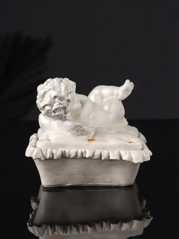 Шкатулка Шкатулка "Ангел лежит на животе" 9х9х9 см, перламутр