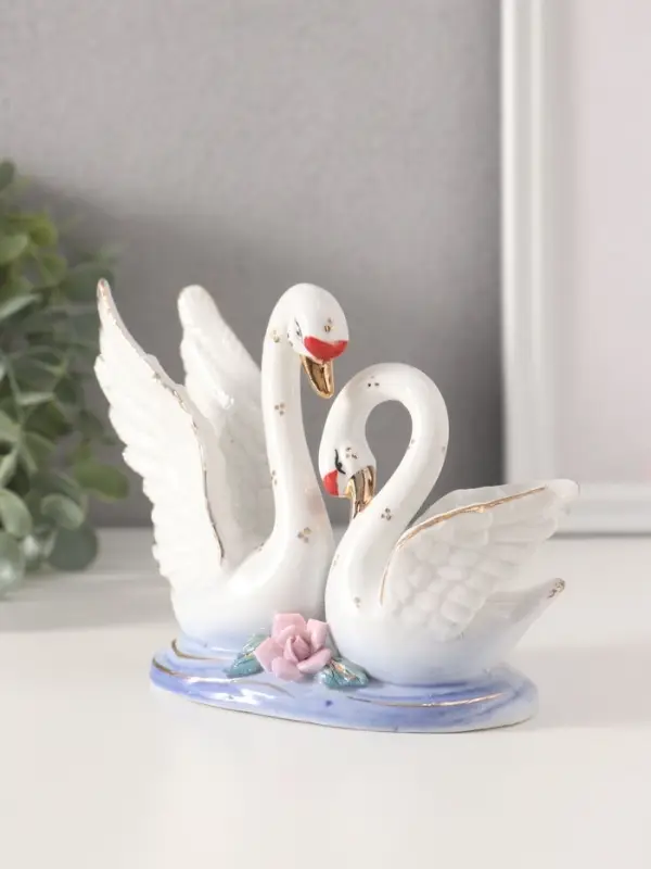 Фигурка керамика &laquo;Лебедь с лебёдушкой в пруду, в горошек&raquo;, 10 см