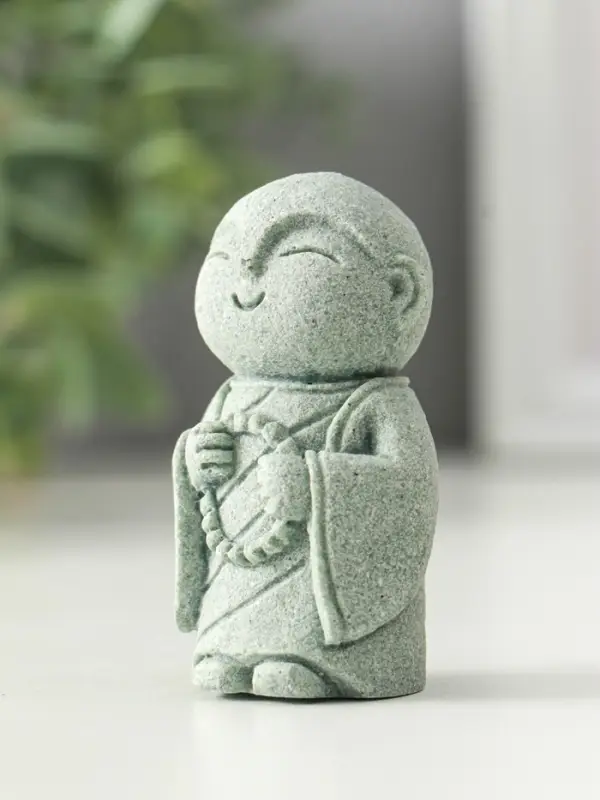 Фигурка песчаник &laquo;Маленький монах с чётками&raquo;, 3&times;4.2&times;6.7 см