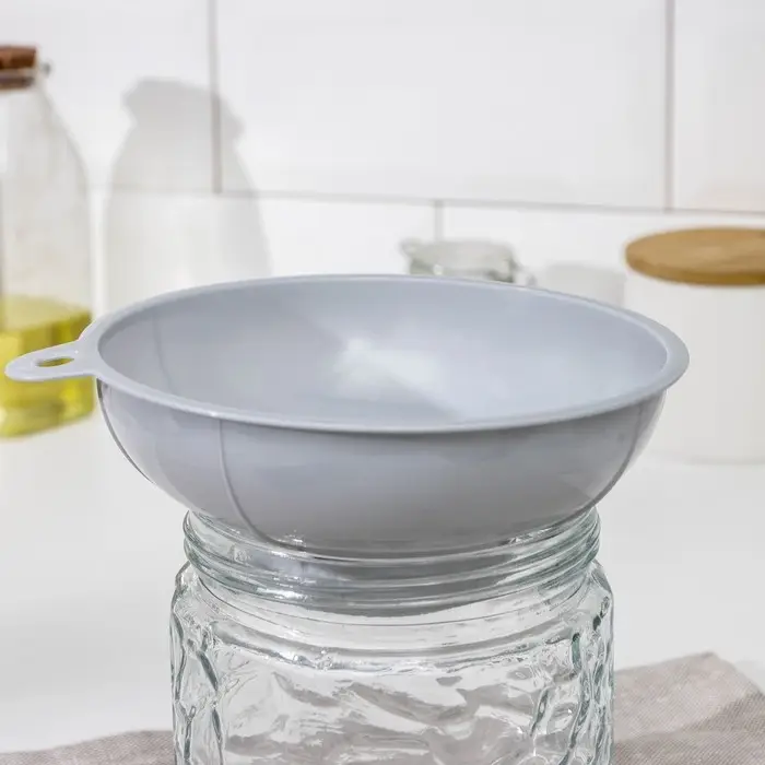 Воронка для банок с широкой горловиной, d=15 см (6,5 см), цвет МИКС Воронка для банок с широкой горловиной, d=15 см (6,5 см), цвет МИКС