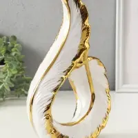 Сувенир керамика "Изогнутое пёрышко" белый с золотом 9х17,5х29,5 см