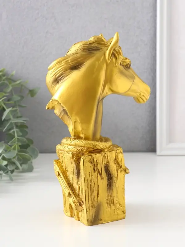 Сувенир полистоун бюст  Сувенир полистоун бюст "Золотой конь с фонарём" 11х6,5х19 см