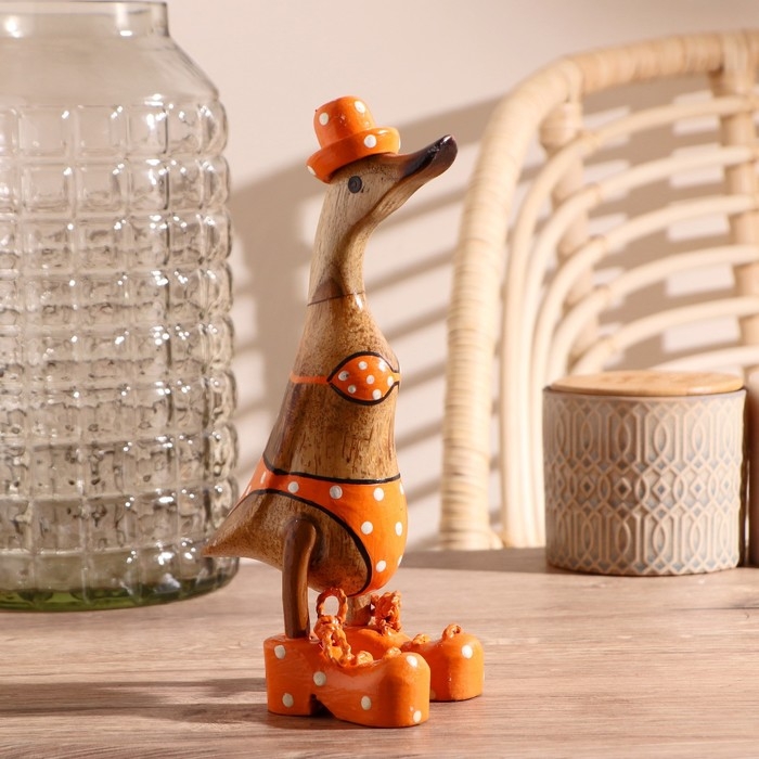 Сувенир Сувенир "Утка в оранжевом купальнике" дерево 13х9х27 см