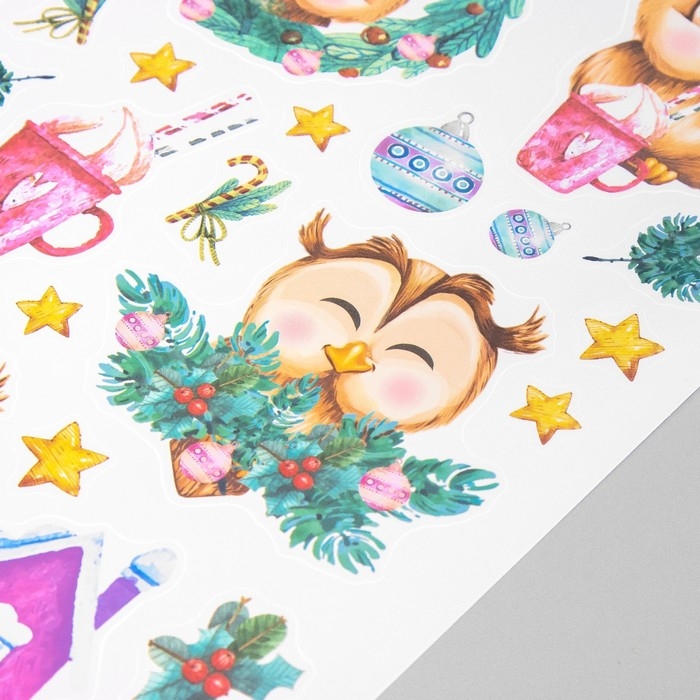 Наклейка интерьерная цветная Наклейка интерьерная цветная "Совушки новогодние" 30х40 см