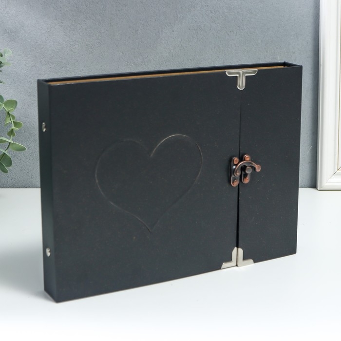 Фотоальбом 30 листов Фотоальбом 30 листов "Красное сердце на чёрном" 19,5х26,5 см