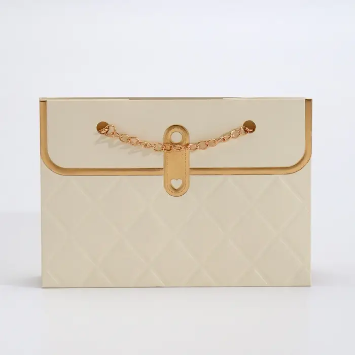 Пакет переноска для цветов, ручка цепь, &laquo;Кремовый&raquo;, с золотым тиснением, 15&times;10.5&times;10 см