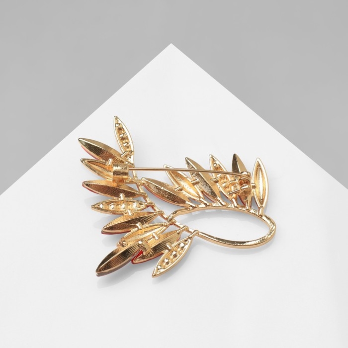 Брошь «Петля», цвет красно-белый в золоте Брошь «Петля», цвет красно-белый в золоте