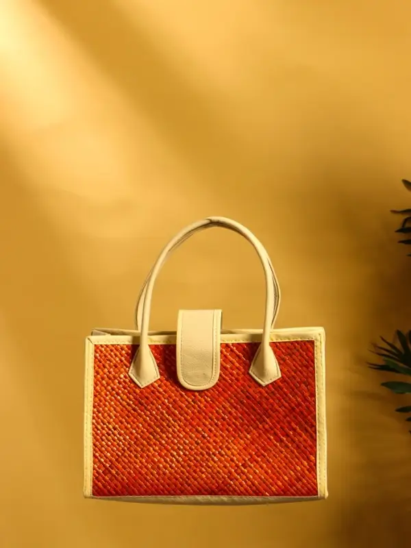 Сумка плетёная на застёжке из пандана 30х10х35 см, бежево-оранжевый