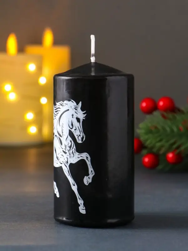 Свеча столб 50*100 мм с накаткой  Свеча столб 50*100 мм с накаткой "Символ года" , Конь, черная