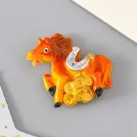 Магнит на холодильник &laquo;Коняшка с монетами и подковой&raquo;, полистоун, 3.5&times;4 см, МИКС