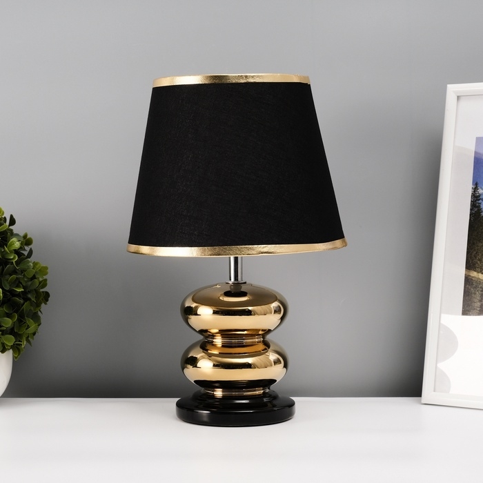 Настольная лампа с абажуром RISALUX «Роса», 1×40 Вт, Е27, чёрный/золото, 20×20×32 см Настольная лампа с абажуром RISALUX «Роса», 1×40 Вт, Е27, чёрный/золото, 20×20×32 см