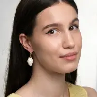 Серьги конго &laquo;Клубника в крапинку&raquo;, белые в золоте
