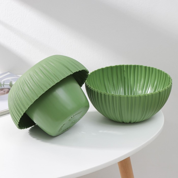 Кашпо для цветов со вставкой «Сфера», 1,7 л, d=13,5 см, h=16 см, цвет оливковый Кашпо для цветов со вставкой «Сфера», 1,7 л, d=13,5 см, h=16 см, цвет оливковый