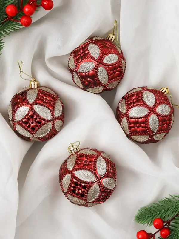 Набор украшений пластик 60 шт Набор украшений пластик 60 шт "Зима в подарках" красный