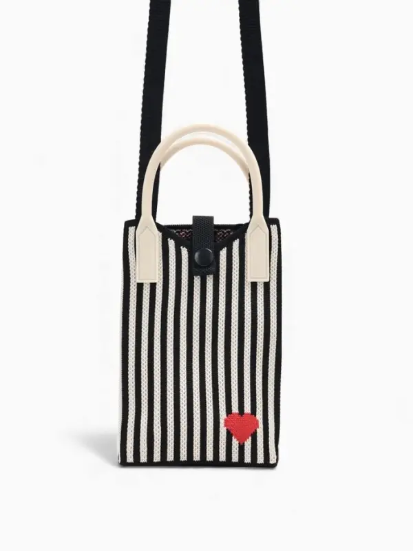 Сумка подр Сердце, 12*4*17, отд на кнопке, дл ремень, бело/черный Сумка подр Сердце, 12*4*17, отд на кнопке, дл ремень, бело/черный