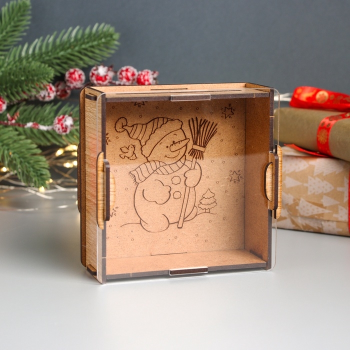 Новогодняя копилка с акрилом  Новогодняя копилка с акрилом "Снеговик с метлой" 12х12х4 см