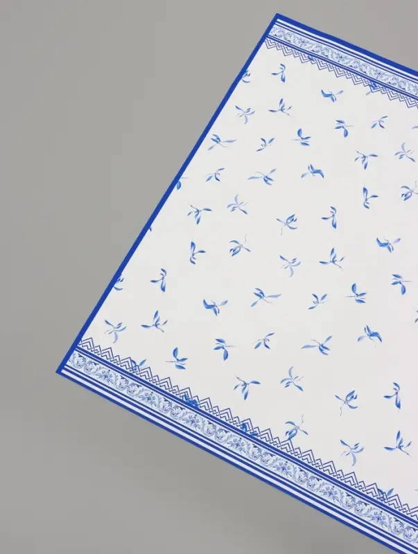 Пленка для цветов и букетов &laquo;Эскиз&raquo;, белая с голубым, 57&times;57 см