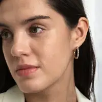 Серьги-кольца со стразами d=2.5 см, белые в золоте