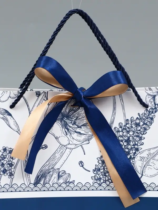 Пакет подарочный "Цветы", с бантом, 35 х 30 х 10 см