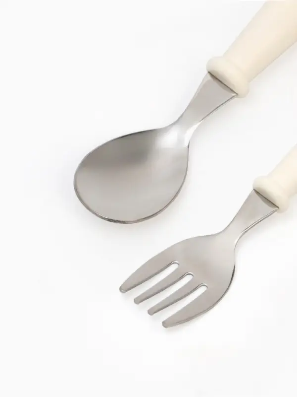 Набор детских столовых приборов в футляре: вилка, ложка Крошка Я бежевый Набор детских столовых приборов в футляре: вилка, ложка Крошка Я бежевый