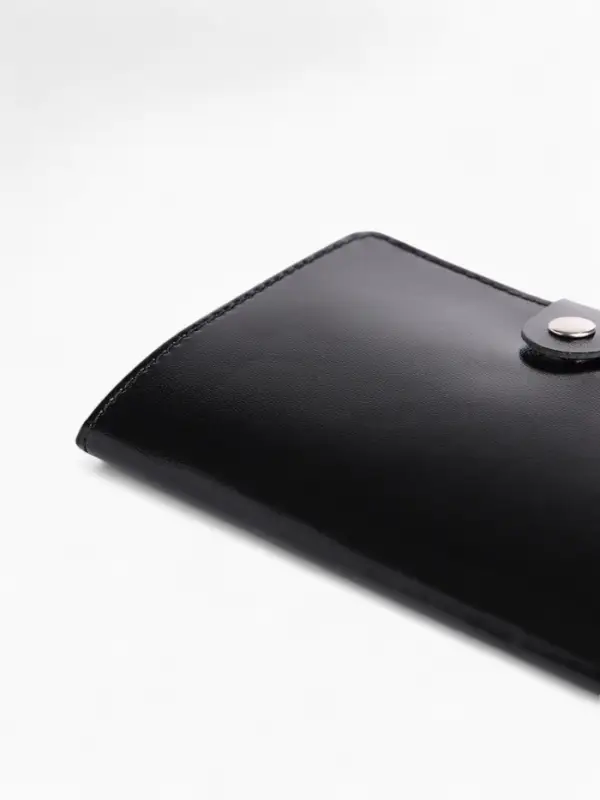 Обложка для паспорта на кнопке, натуральная кожа, чёрная