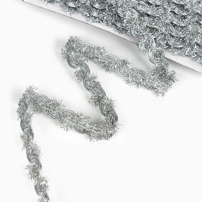 Тесьма, ширина 1,5 см., в рулоне 10 метров, цвет серебро Тесьма, ширина 1,5 см., в рулоне 10 метров, цвет серебро