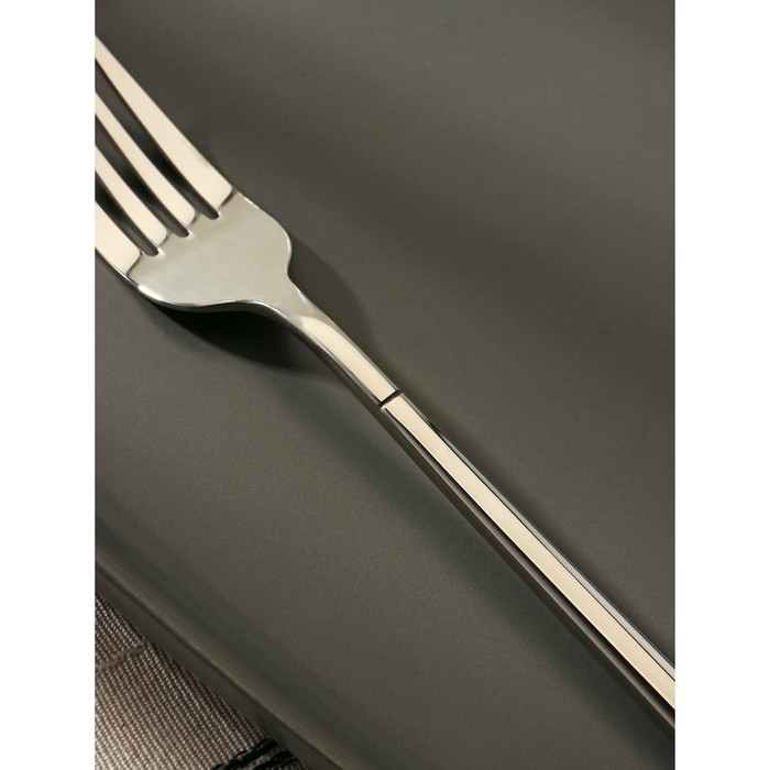 Вилка столовая из нержавеющей стали Magistro Line, h=21,5 см, цвет серебряный Вилка столовая из нержавеющей стали Magistro Line, h=21,5 см, цвет серебряный