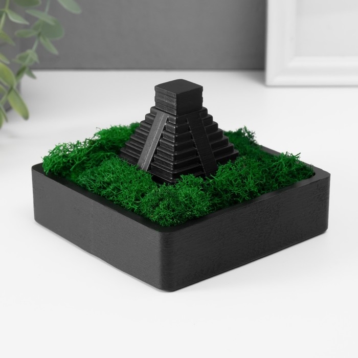 Кашпо бетонное Кашпо бетонное "Храм Солнца" высота 8 см 11,5х11,5 см черный со мхом (мох зелен. стабилиз.)