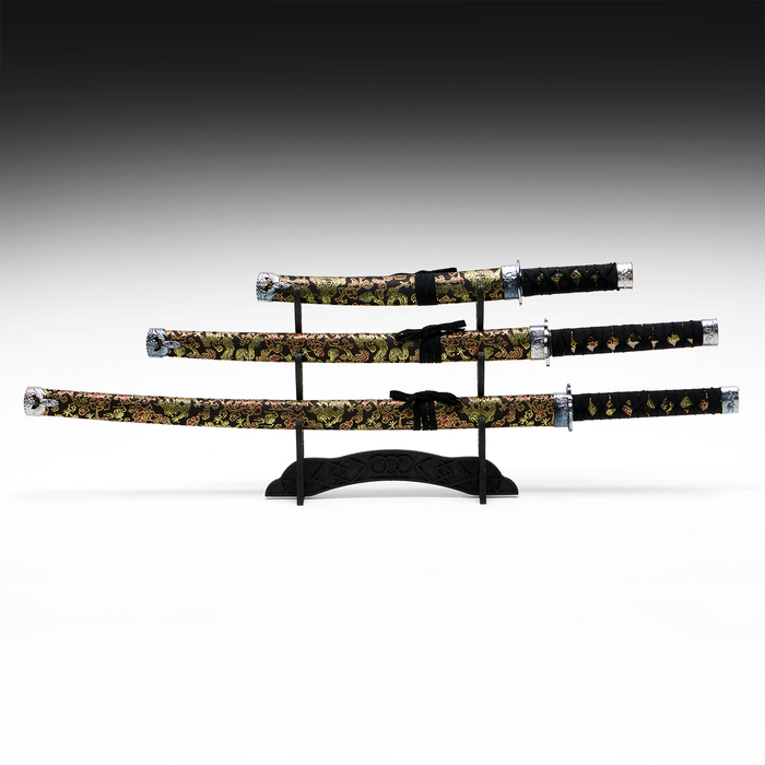 Сув. изделие катаны 3в1 на подставке, ножны ткань, драконы золото на черном 47/70/89см