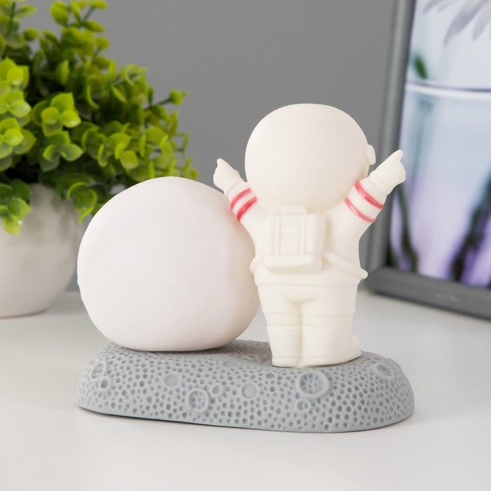 Ночник Ночник "Крутой космонавт" LED 2Вт RGB от батареек 3хLR44 бело-золотой 11х6х11 см RISALUX