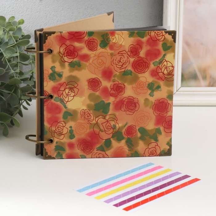 Фотоальбом на кольцах 30 листов Фотоальбом на кольцах 30 листов "Кустовые розы" чёрные листы 18х18 см