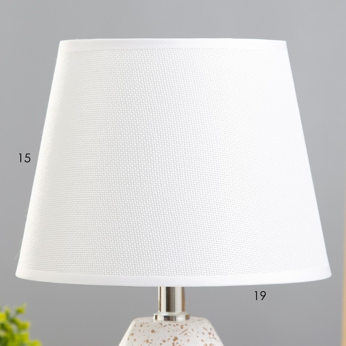 Настольная лампа Настольная лампа "Адилин" E14 40Вт белый-золото 21х21х34 см RISALUX