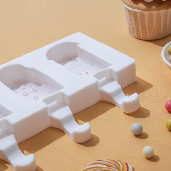 Форма для мороженого «Эскимо со сладостями», силикон, 19,5×17,7 см, 3 ячейки (7×4,2 см), цвет МИКС Форма для мороженого «Эскимо со сладостями», силикон, 19,5×17,7 см, 3 ячейки (7×4,2 см), цвет МИКС