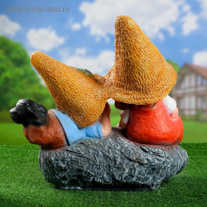 Садовая фигура  Садовая фигура "Девочка с мальчиком на камне" 46х43см