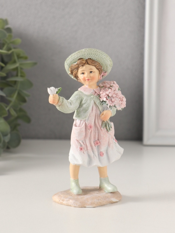 Сувенир полистоун Сувенир полистоун "Девочка с букетом ромашек, в шляпке" розово-зелёный 6,5х4х12,5 см